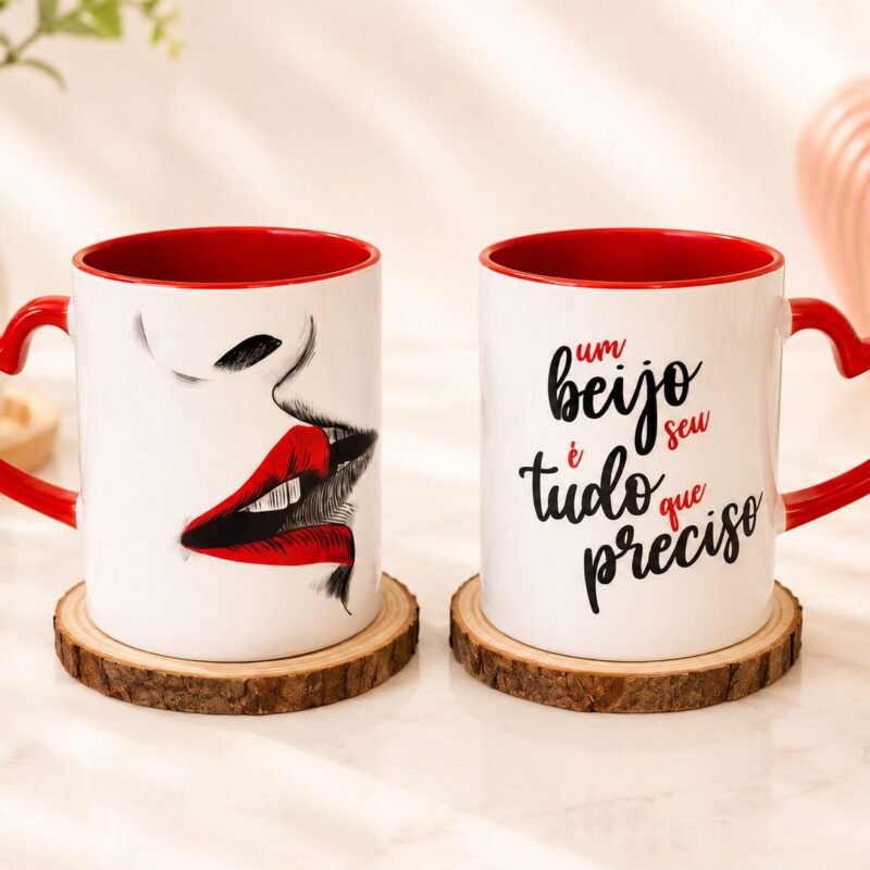 Caneca Beijo Alça de Coração